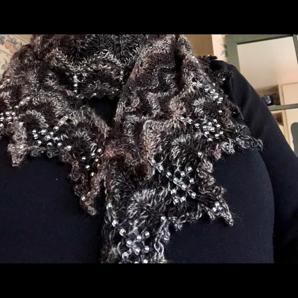 Hand knit shawl - Picture 3 of 6